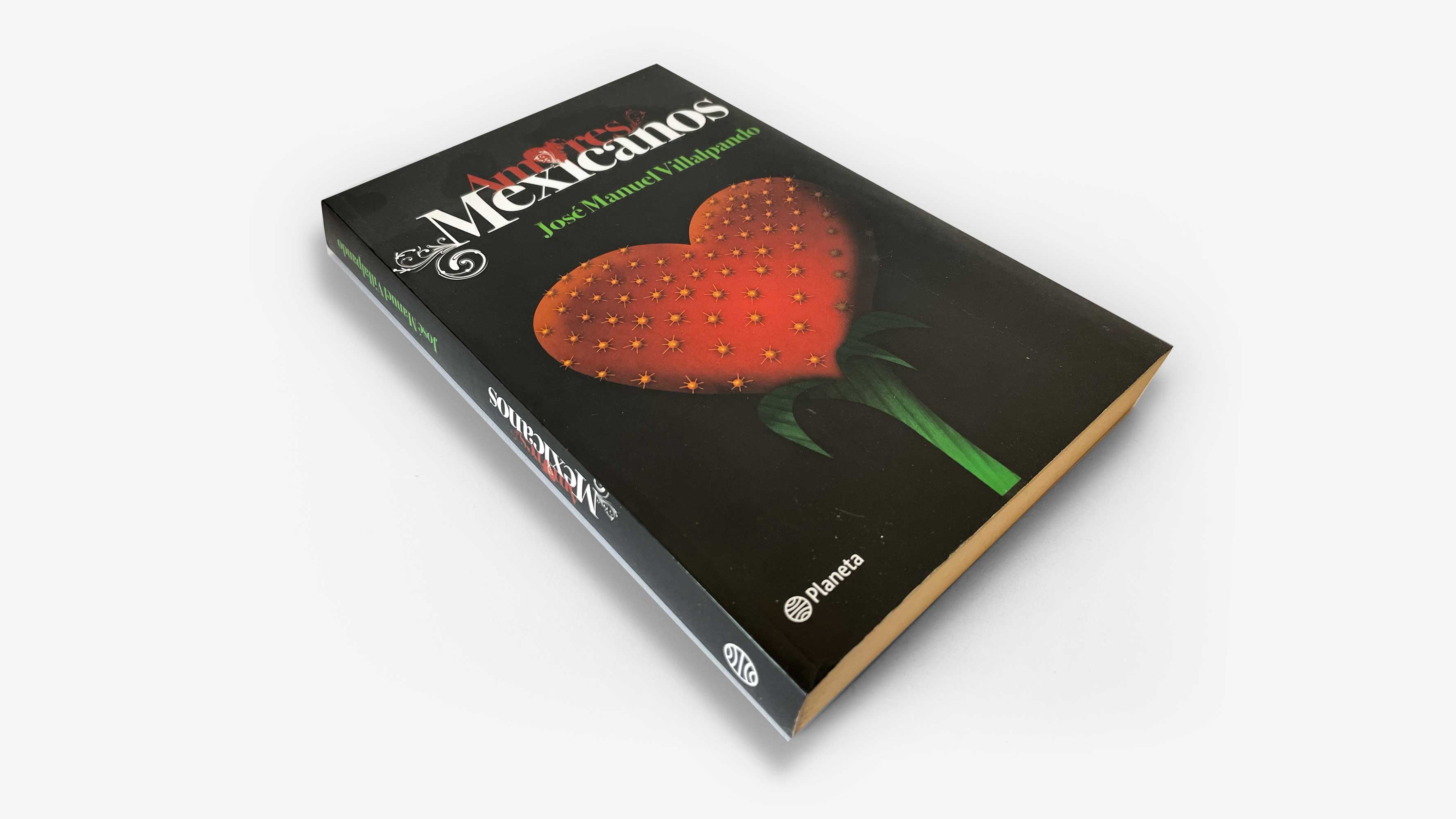 Libro Amores Mexicanos con un corazón rojo en la portada, sobre fondo blanco