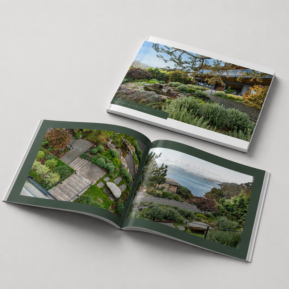 Folletos de paisajismo de Katharine Webster MLA: un doble página abierto con planos de jardín y escalones de piedra, y un folleto cerrado con una fotografía de jardín