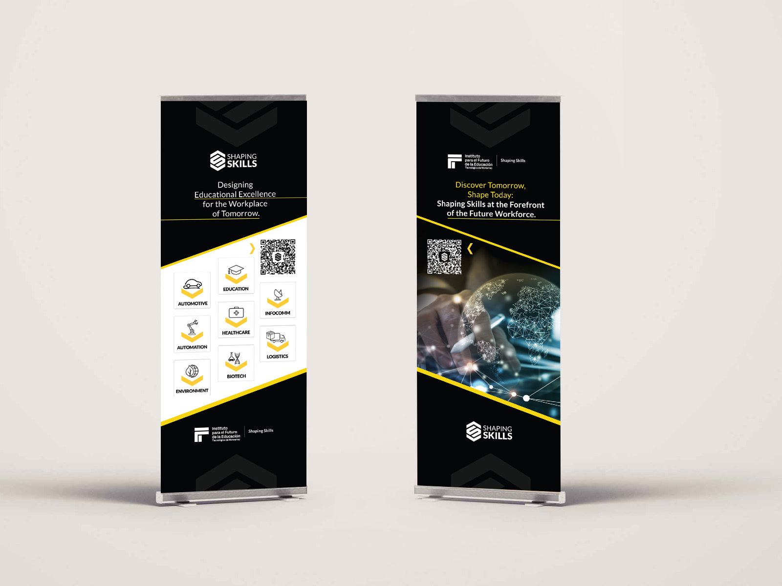 Dos roll-ups de Shaping Skills con el logotipo, iconos de sectores y códigos QR