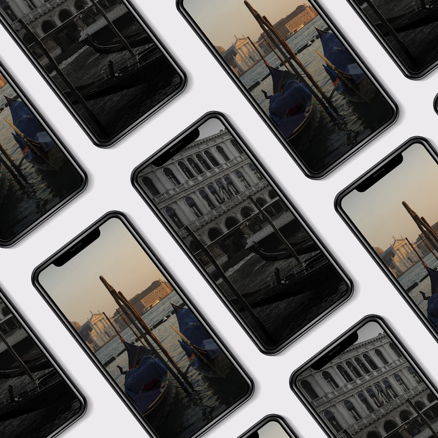 Cuadrícula de teléfonos dispuestos en diagonal con un fondo de pantalla de una góndola y edificios junto a un canal de Venecia
