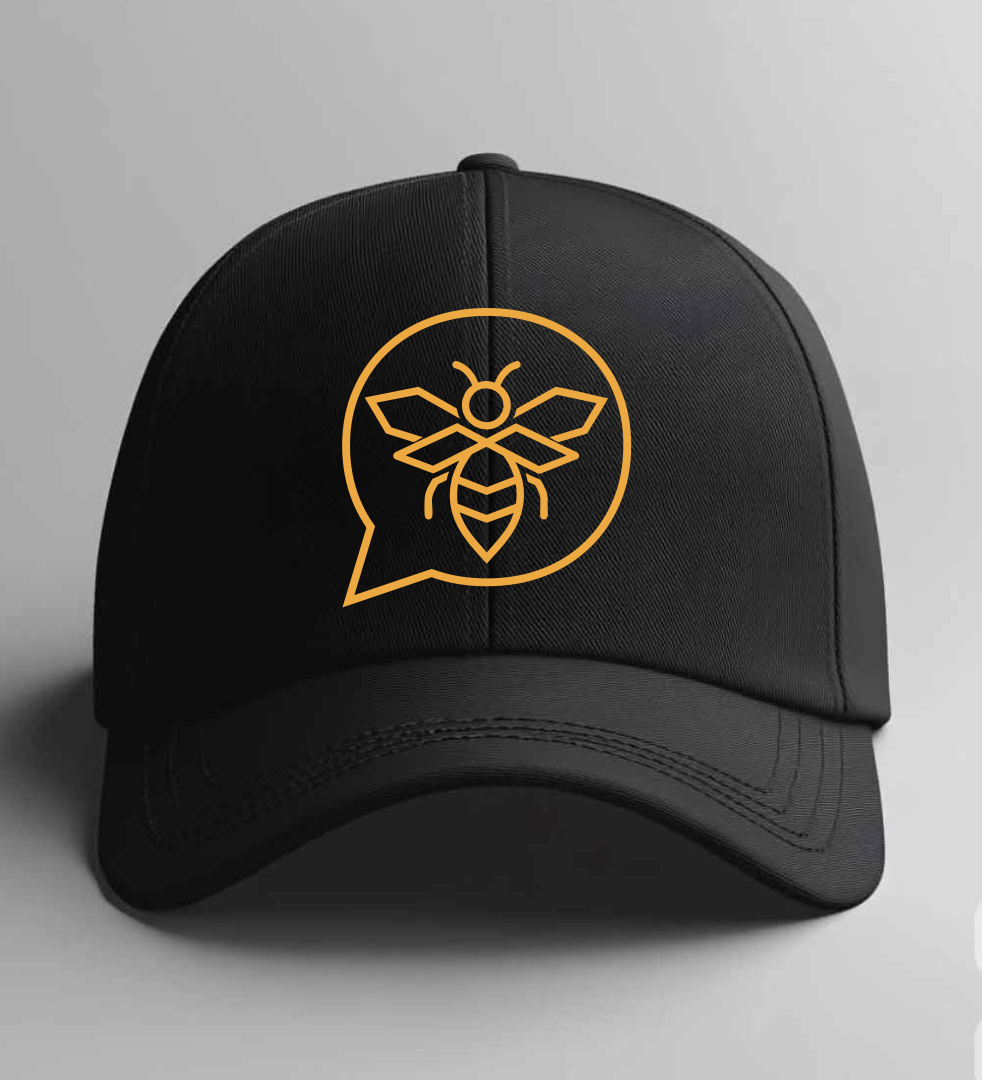 Gorra negra con el icono de abeja dentro de un globo de diálogo de Fonebee