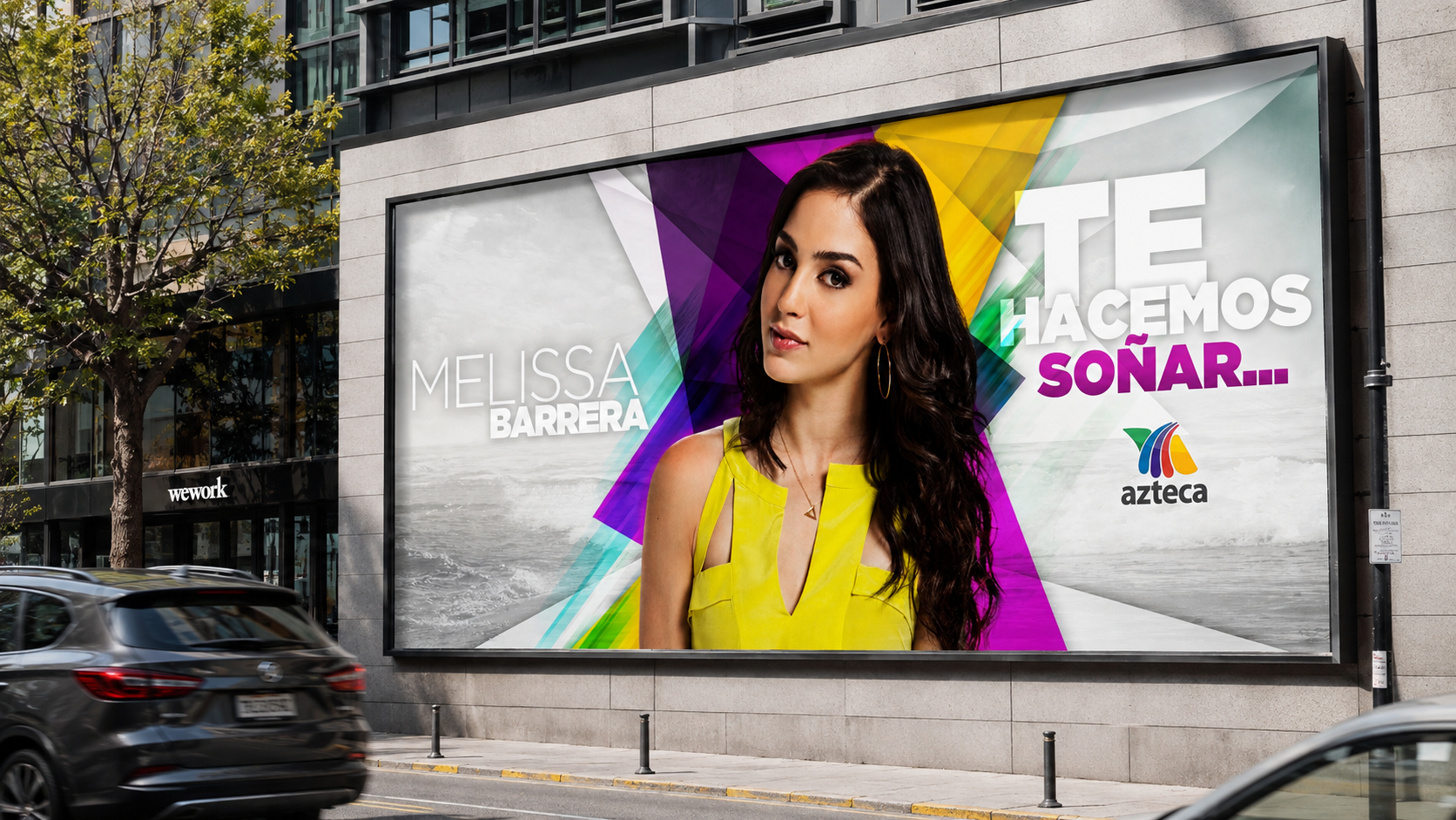Espectacular de la campaña Somos Actores con una actriz de blusa amarilla sobre bloques de color