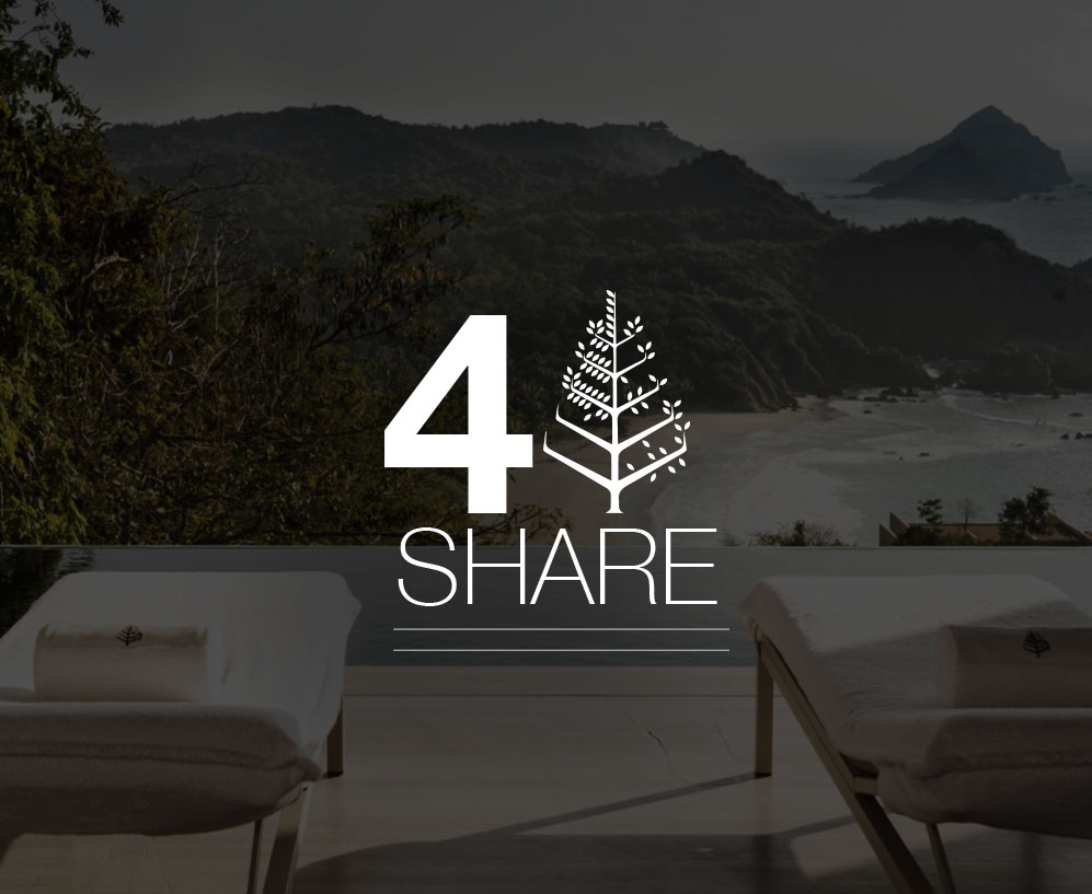Logotipo 4SHARE con el emblema del árbol de Four Seasons sobre una vista atenuada de la costa de Tamarindo